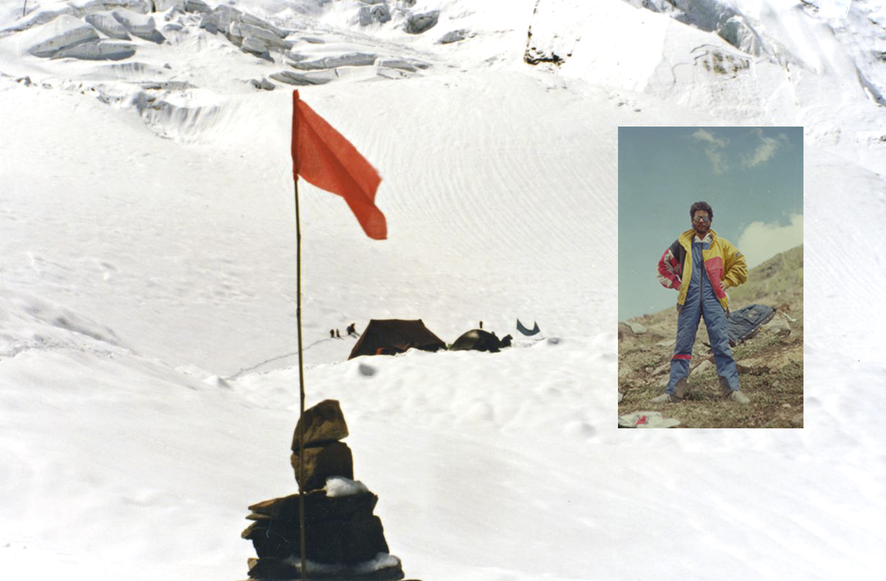 Route Flag Marker for Camp3. Below one can see Camp 2 and our team members. 